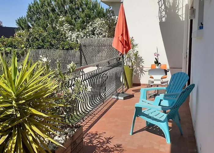 Bel Appartement Avec Grande Terrasse Ensoleillee Et Jardin