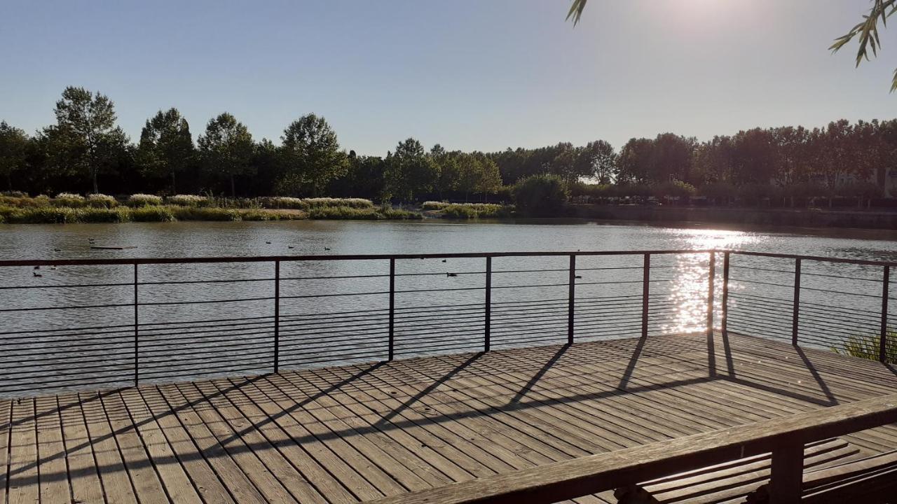 Bel Avec Grande Terrasse Ensoleillée Et Jardin