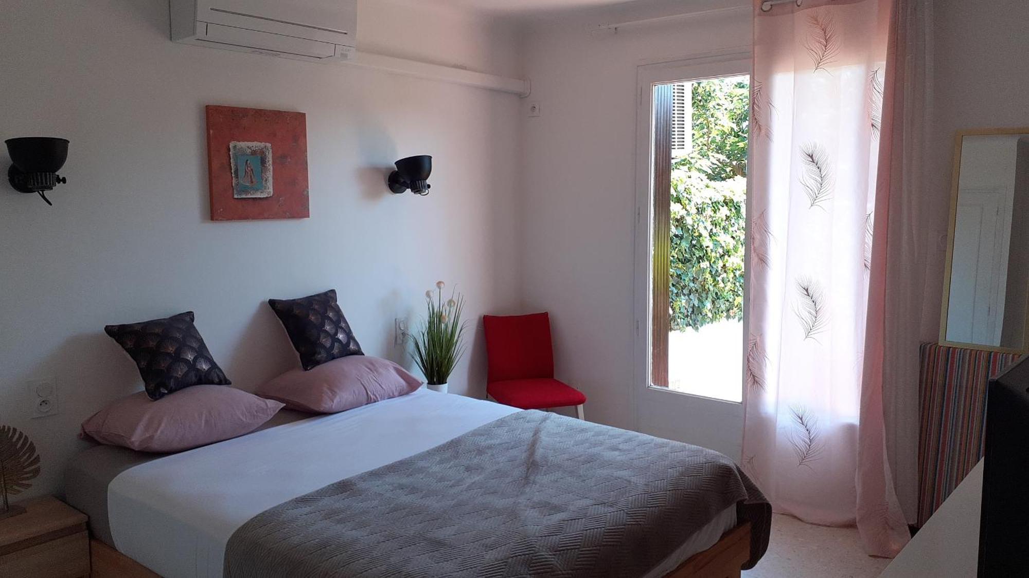 Bel Avec Grande Terrasse Ensoleillée Et Jardin Appartement